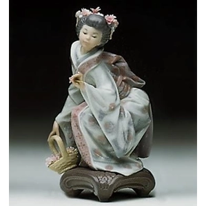 Lladro Yuki Porcelain Figurine
