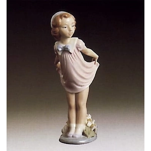 Lladro Girl Bowing Porcelain Figurine