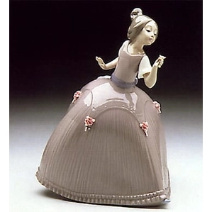 Girl in Pink Dress by Lladro | Handcrafted Spanish Porcelain