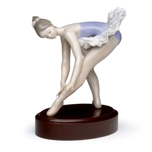 Lladro Backstage Preperation 1991-94 Porcelain Figurine