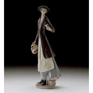Lladro Tokens of Love Porcelain Figurine
