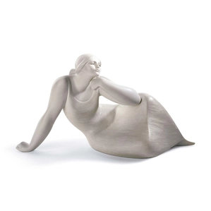 Lladro Idea Porcelain Figurine