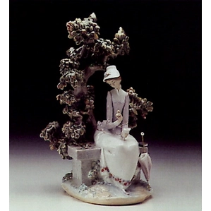 Lladro Reminiscing 1974-88 Porcelain Figurine