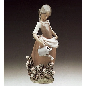 Girl With Watering Can 1977-88 by Lladro | Handcrafted
