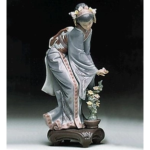 Lladro Mayumi 1983-97 Porcelain Figurine