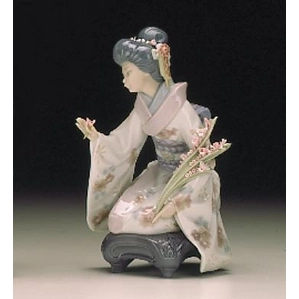 Lladro Kiyoko 1983-98 Porcelain Figurine