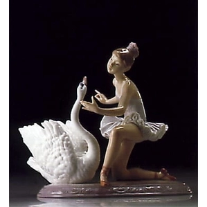 Lladro Graceful Dance 1995-99 Porcelain Figurine