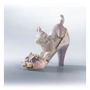 Lladro A Purr-Fect Fit Porcelain Figurine