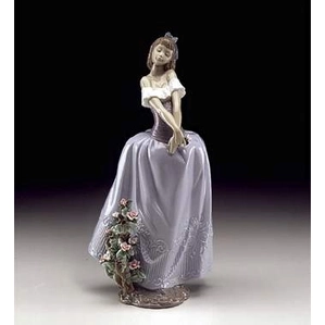 Lladro Lady In Love Porcelain Figurine